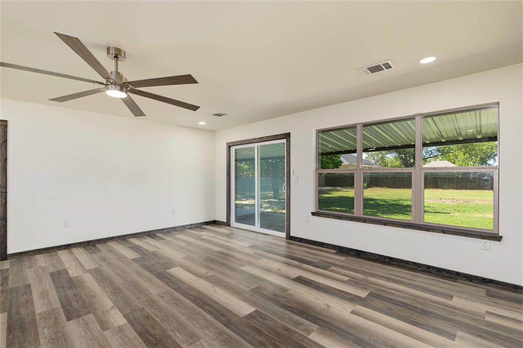 809 West Liveoak Street Coleman, TX 76834 - Photo 6 of 34 dining