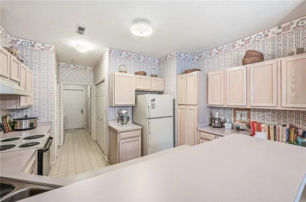 $189,900 | 8 Stone Ridge Boulevard, Hermitage, PA 16148