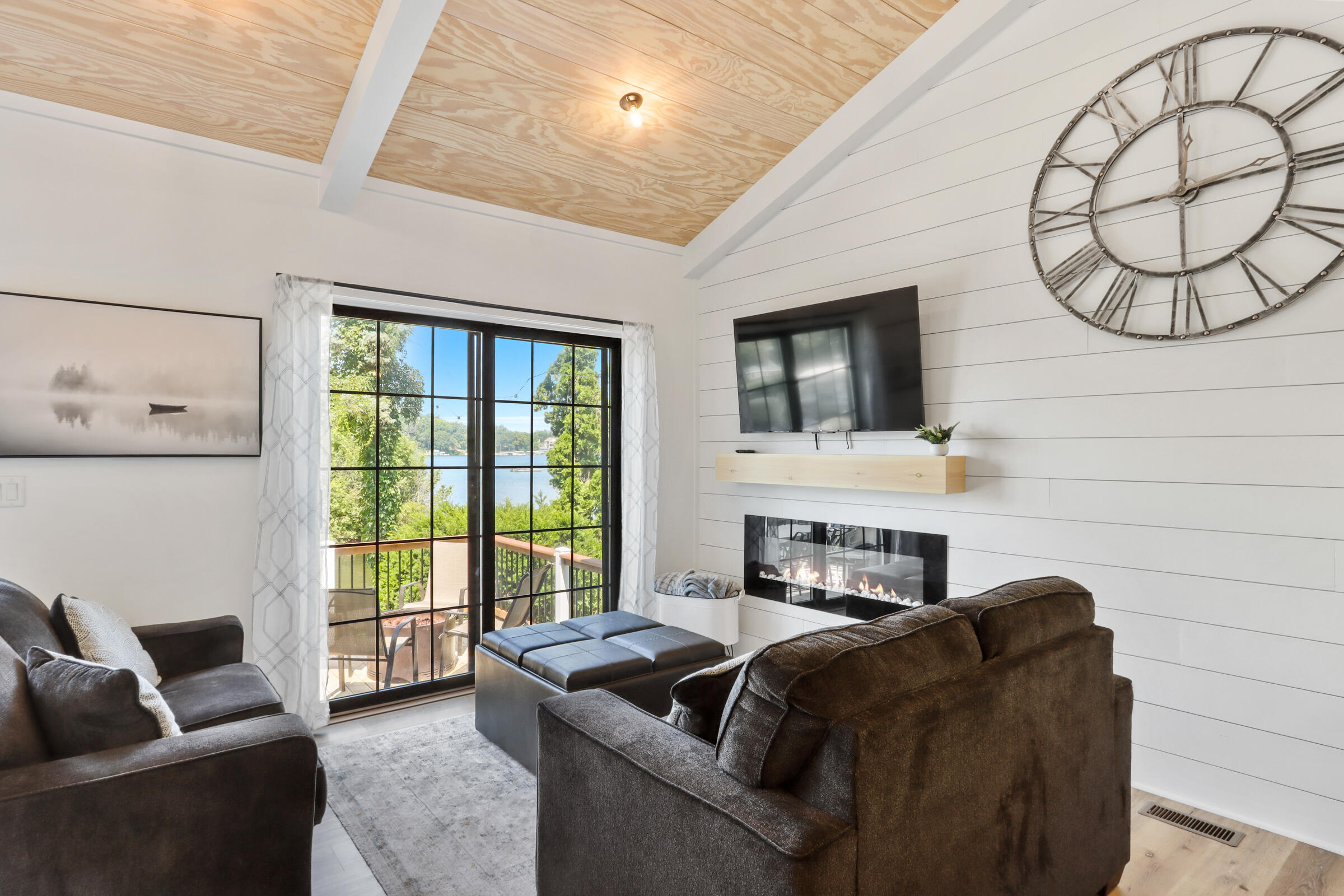 W2186 Wilmers Grove Drive East Troy, WI 53120 - Photo 11 of 26 Great room