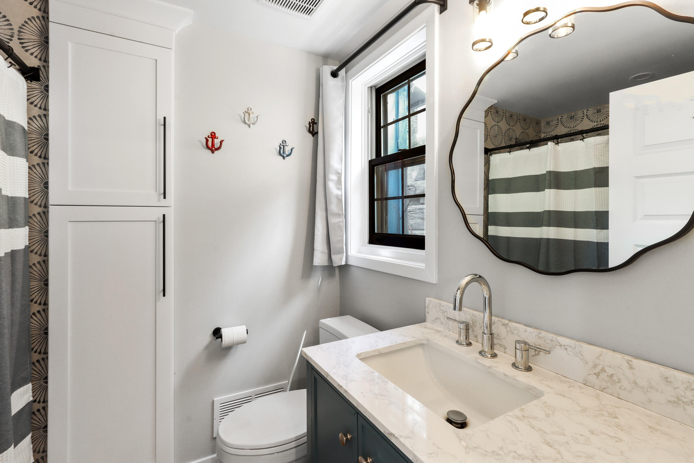 W2186 Wilmers Grove Drive East Troy, WI 53120 - Photo 20 of 26 Full Main Bath