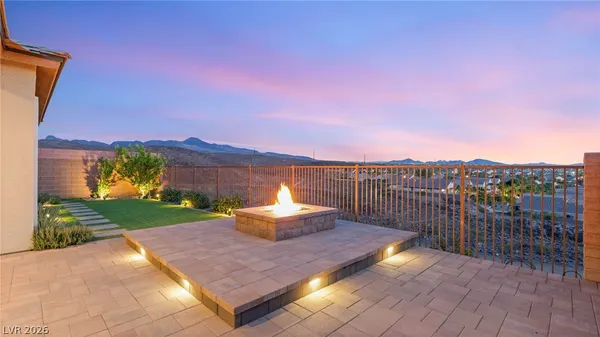 $1,099,990 | 2069 Alto Vista Drive, Henderson, NV 89052
