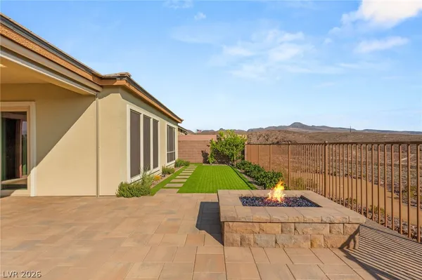 $1,099,990 | 2069 Alto Vista Drive, Henderson, NV 89052
