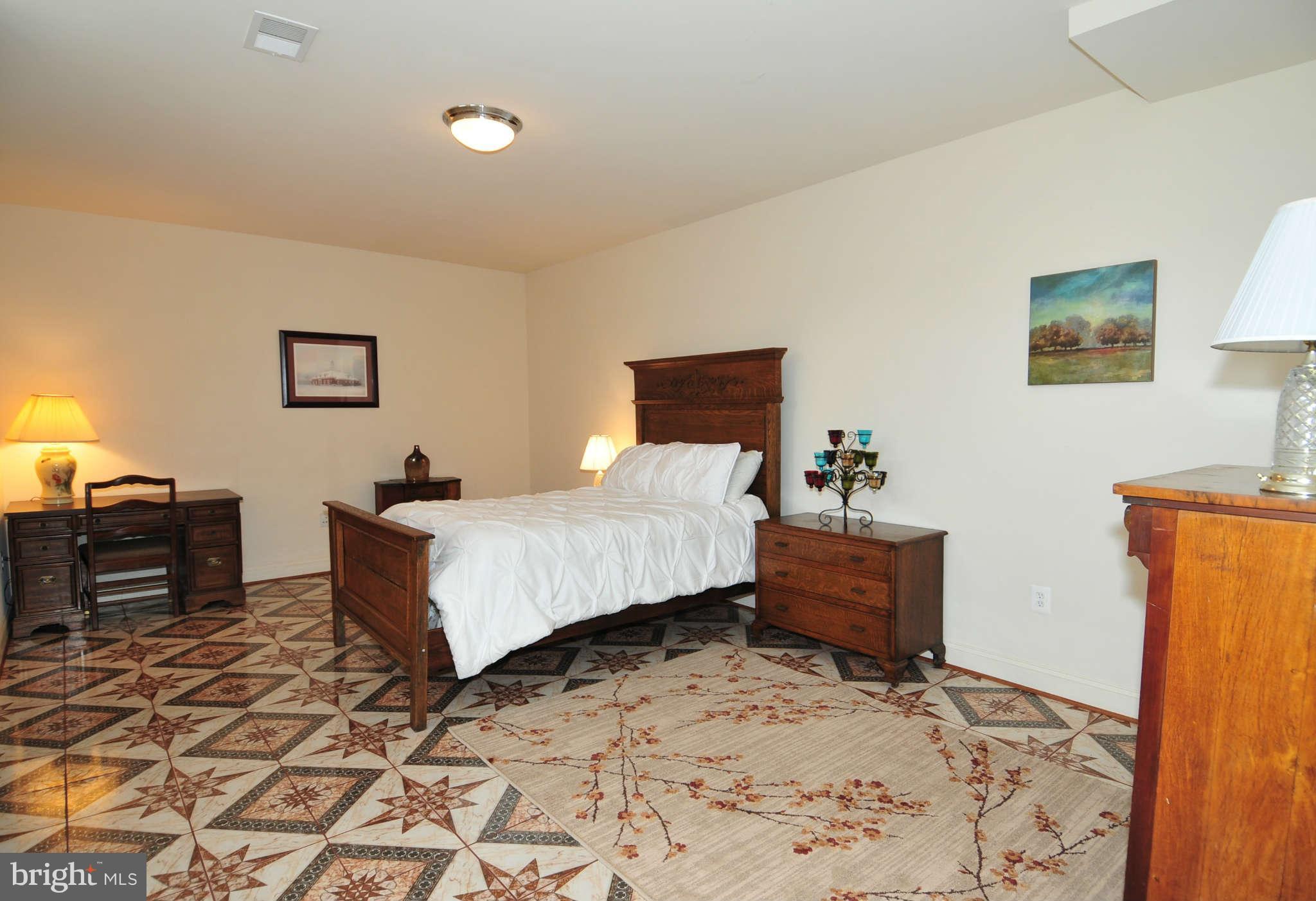 10505 Gunston Road Lorton, VA 22079 - Photo 26 of 30 Guest Room