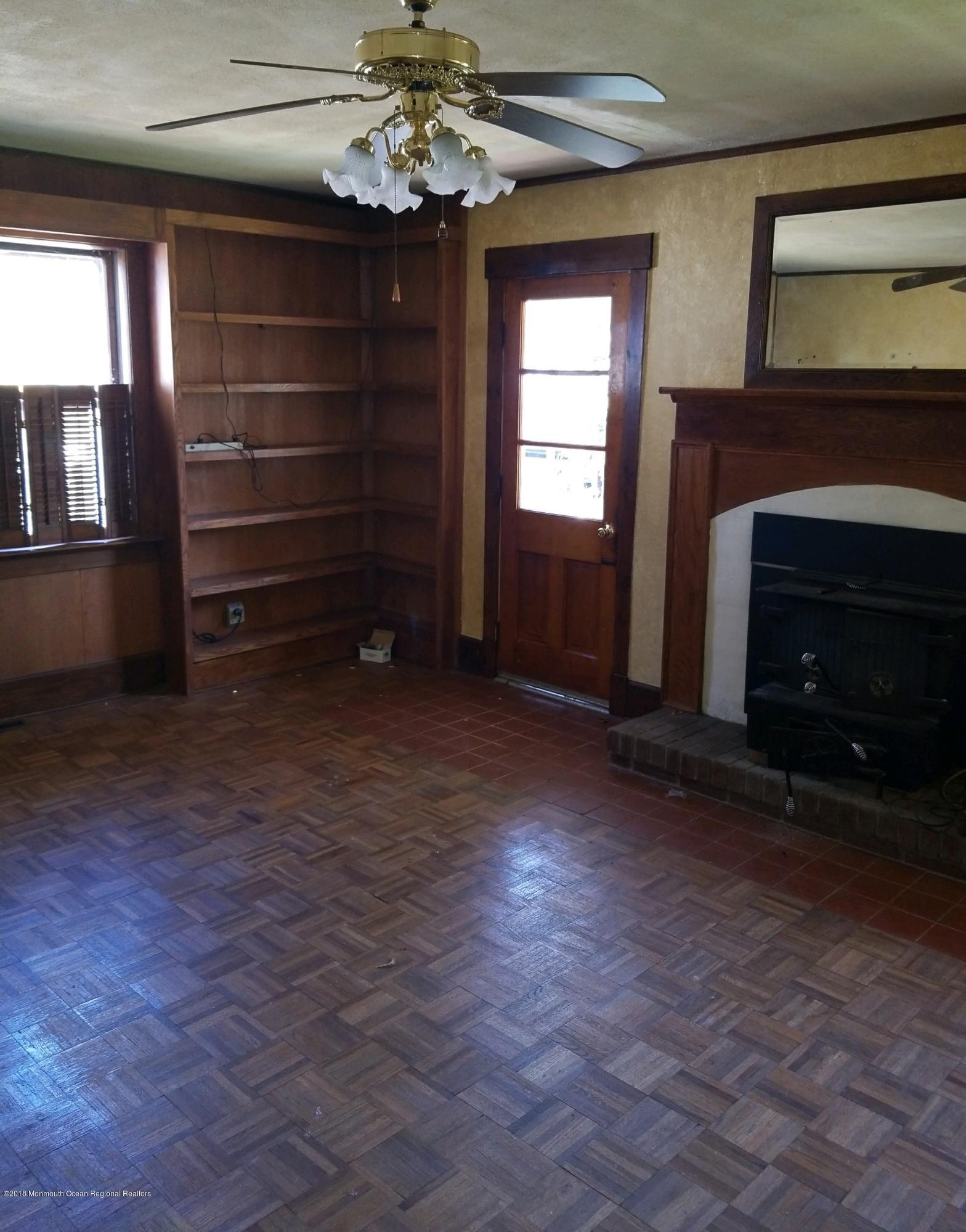 41 Imlaystown Road Cream Ridge, NJ 08514 - Photo 7 of 13 lving room