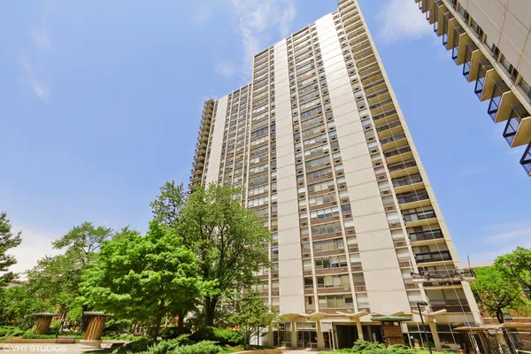 $425,000 | 1355 North Sandburg Terrace, Unit 2601, Chicago, IL 60610