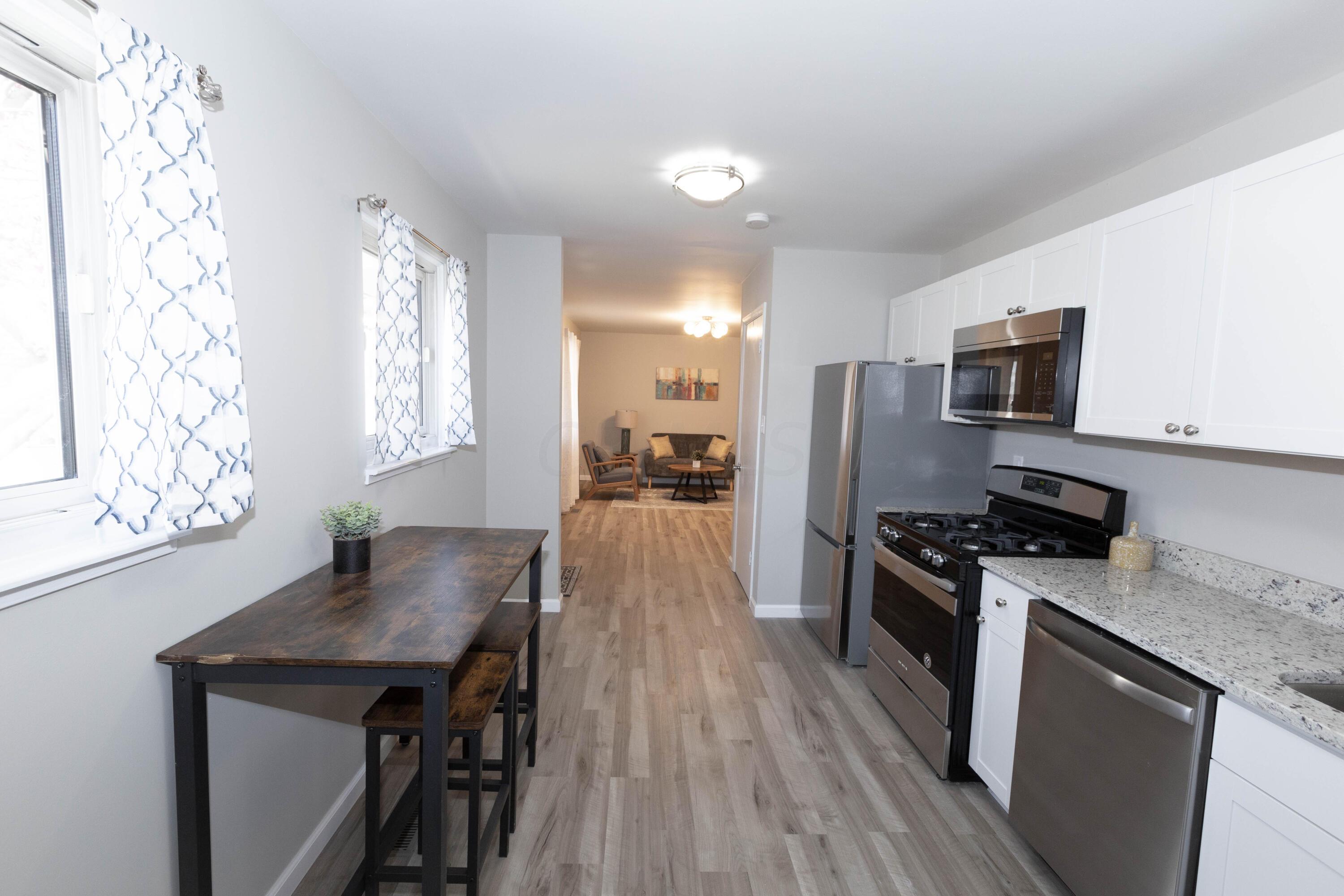 1872 Stetson Road Columbus, OH 43232 - Photo 12 of 30 Kitchen