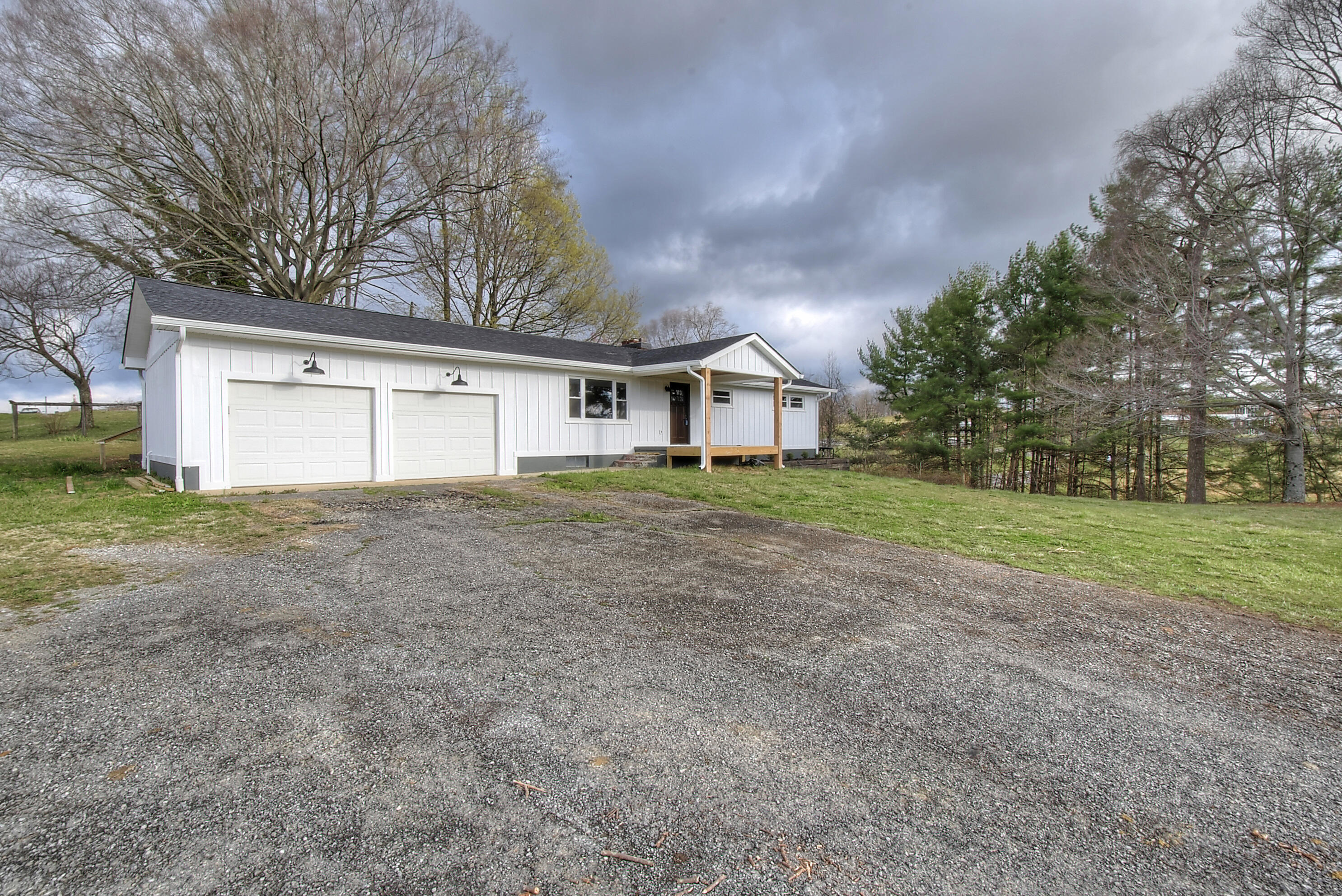 361 Lynn Road Blountville, TN 37617 - Photo 3 of 37 3