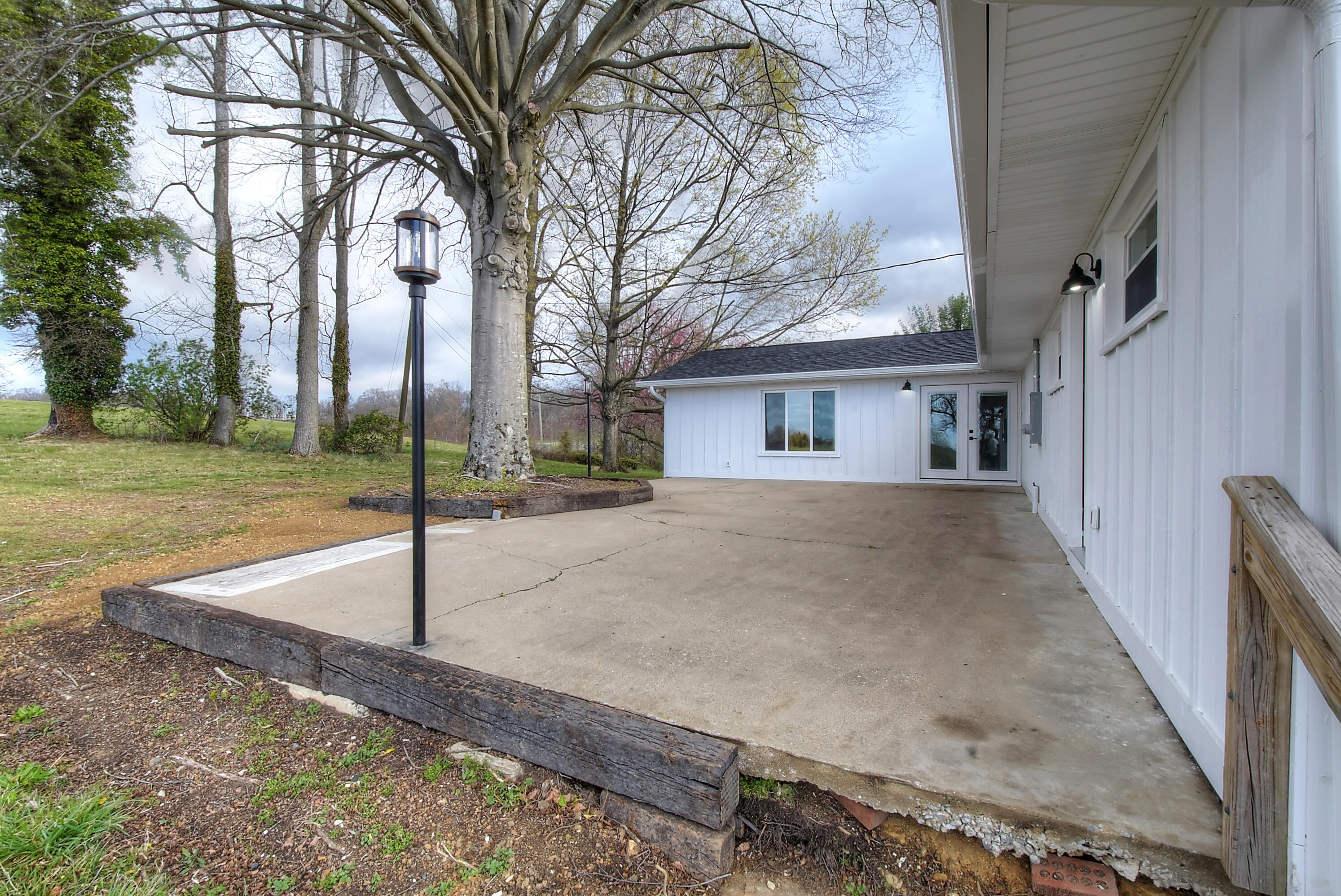 361 Lynn Road Blountville, TN 37617 - Photo 33 of 37 DSC_0214And8more1