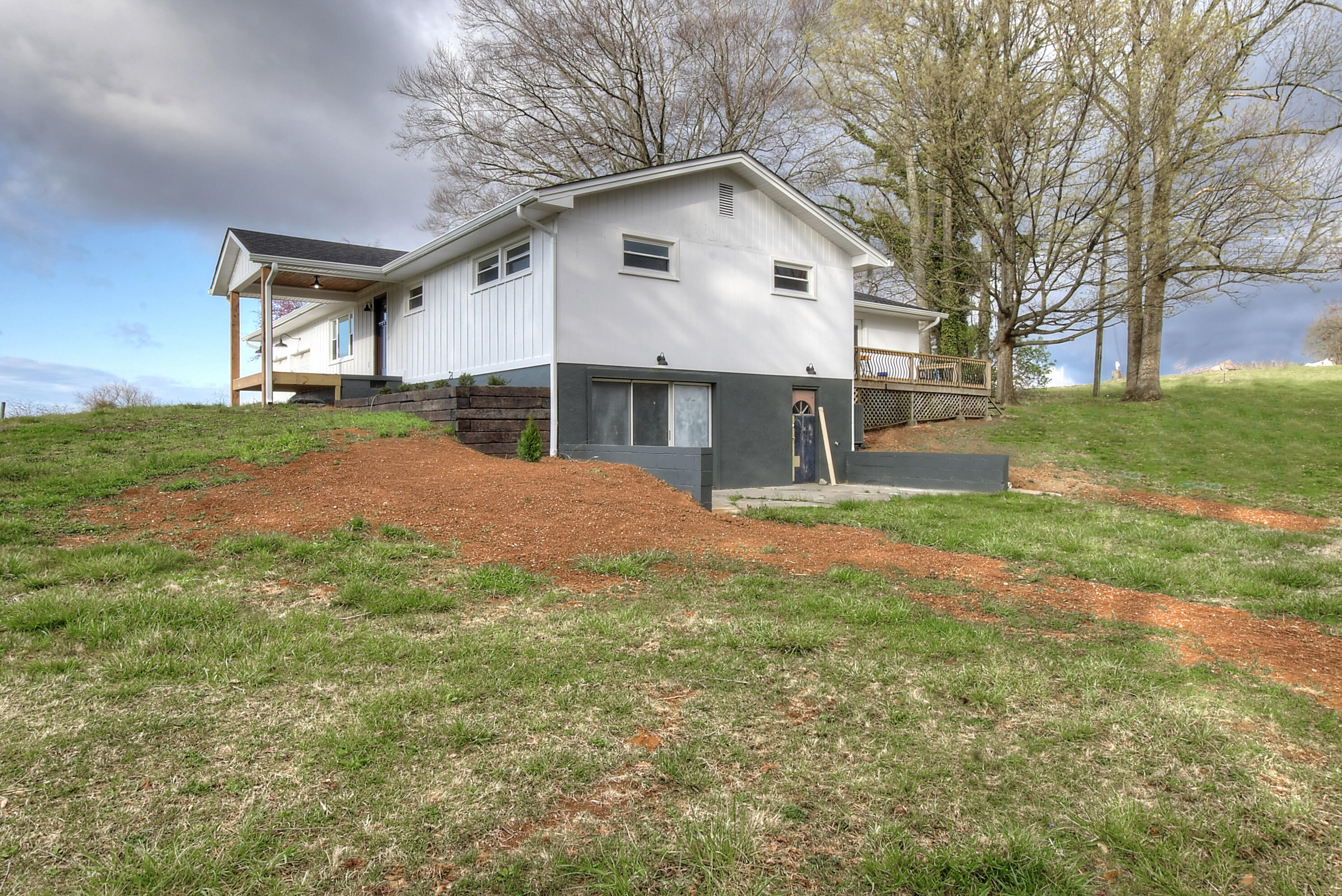 361 Lynn Road Blountville, TN 37617 - Photo 4 of 37 4