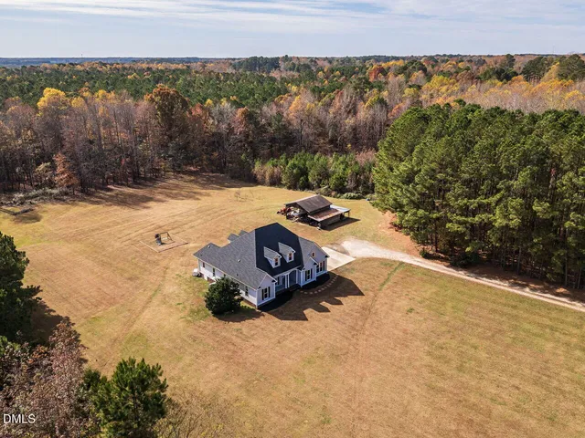 a view of a yard with a tree