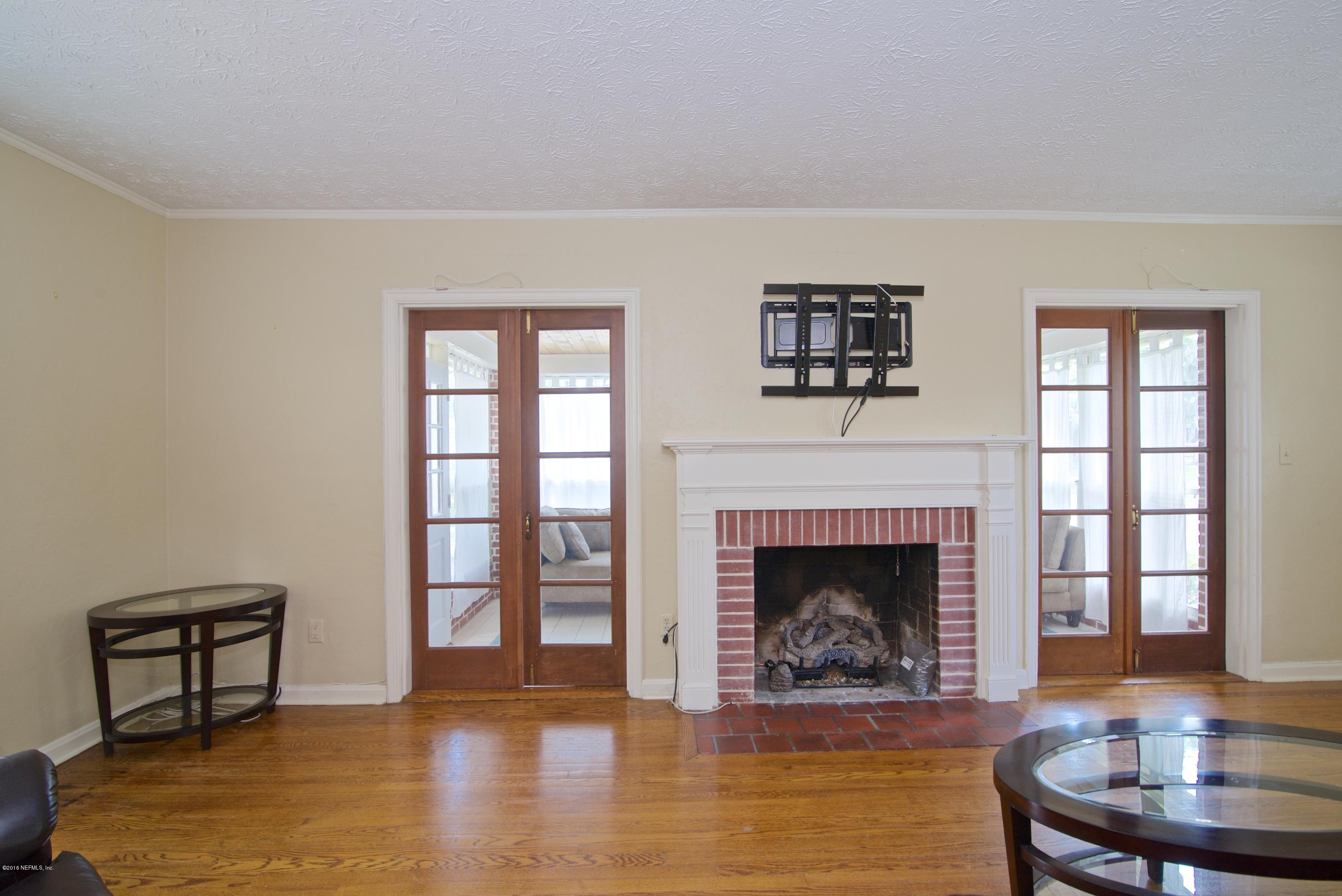 1629 Kingswood Road Jacksonville, FL 32207 - Photo 8 of 27 Living room with Fireplace