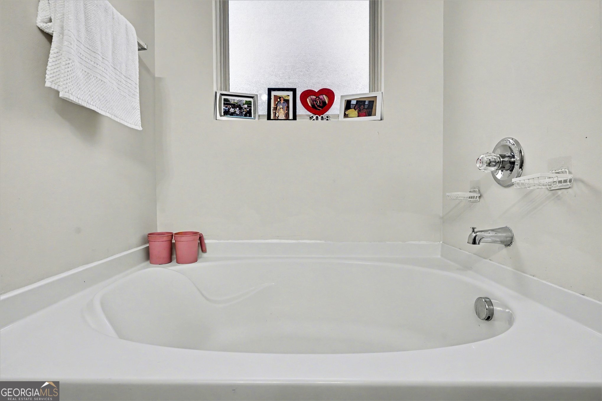1241 England Terrace Hampton, GA 30228 - Photo 10 of 20 a bathroom with a bathtub