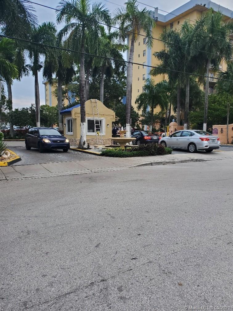 Flagami Miami, FL 33126 - Photo 2 of 12