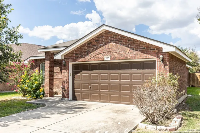 a view of entrance gate of house