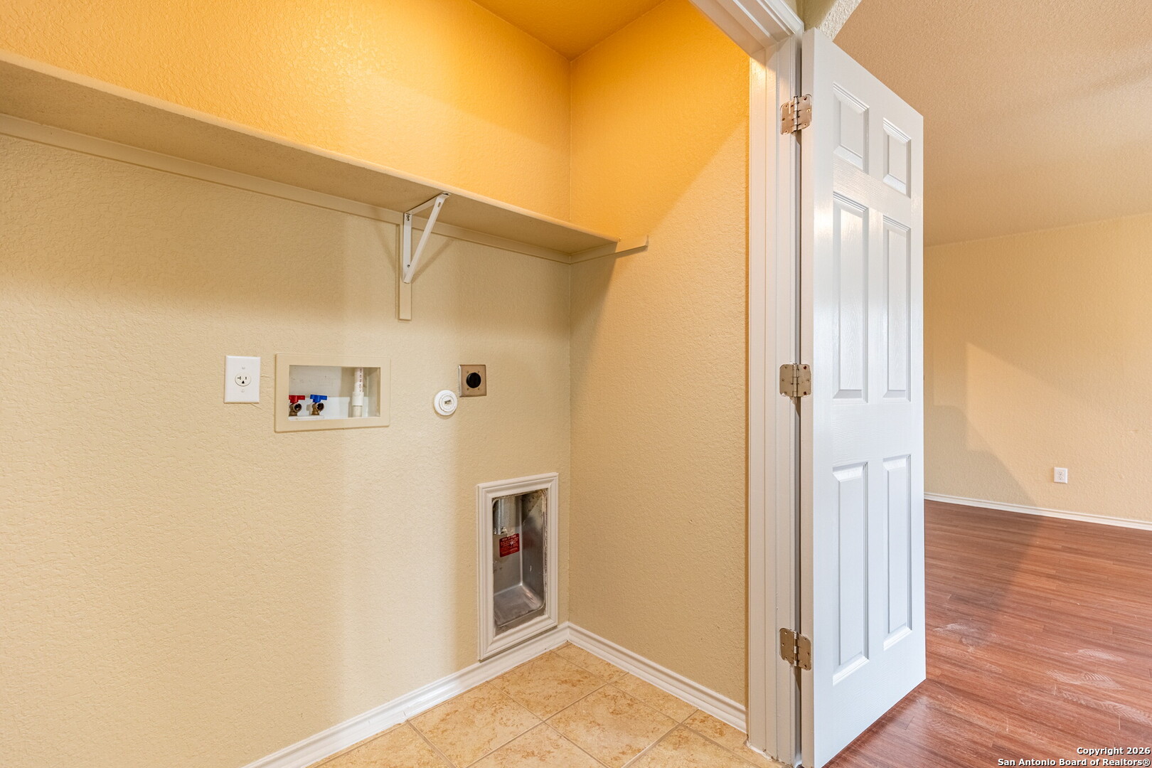 3815 Bogie Way Converse, TX 78109 - Photo 27 of 32 a view of a hallway with wooden floor and entryway