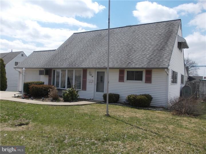37 Hemlock Road Levittown, PA 19056 - Photo 3 of 24 Exterior Side