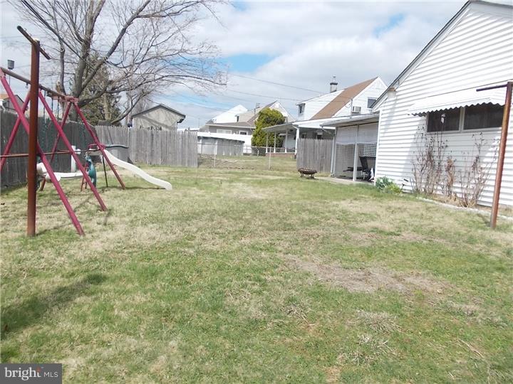 37 Hemlock Road Levittown, PA 19056 - Photo 23 of 24 Exterior Back