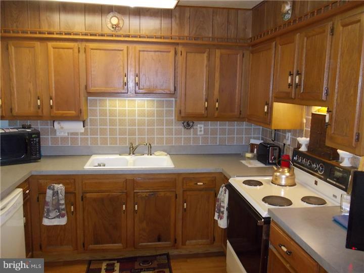 37 Hemlock Road Levittown, PA 19056 - Photo 6 of 24 Kitchen