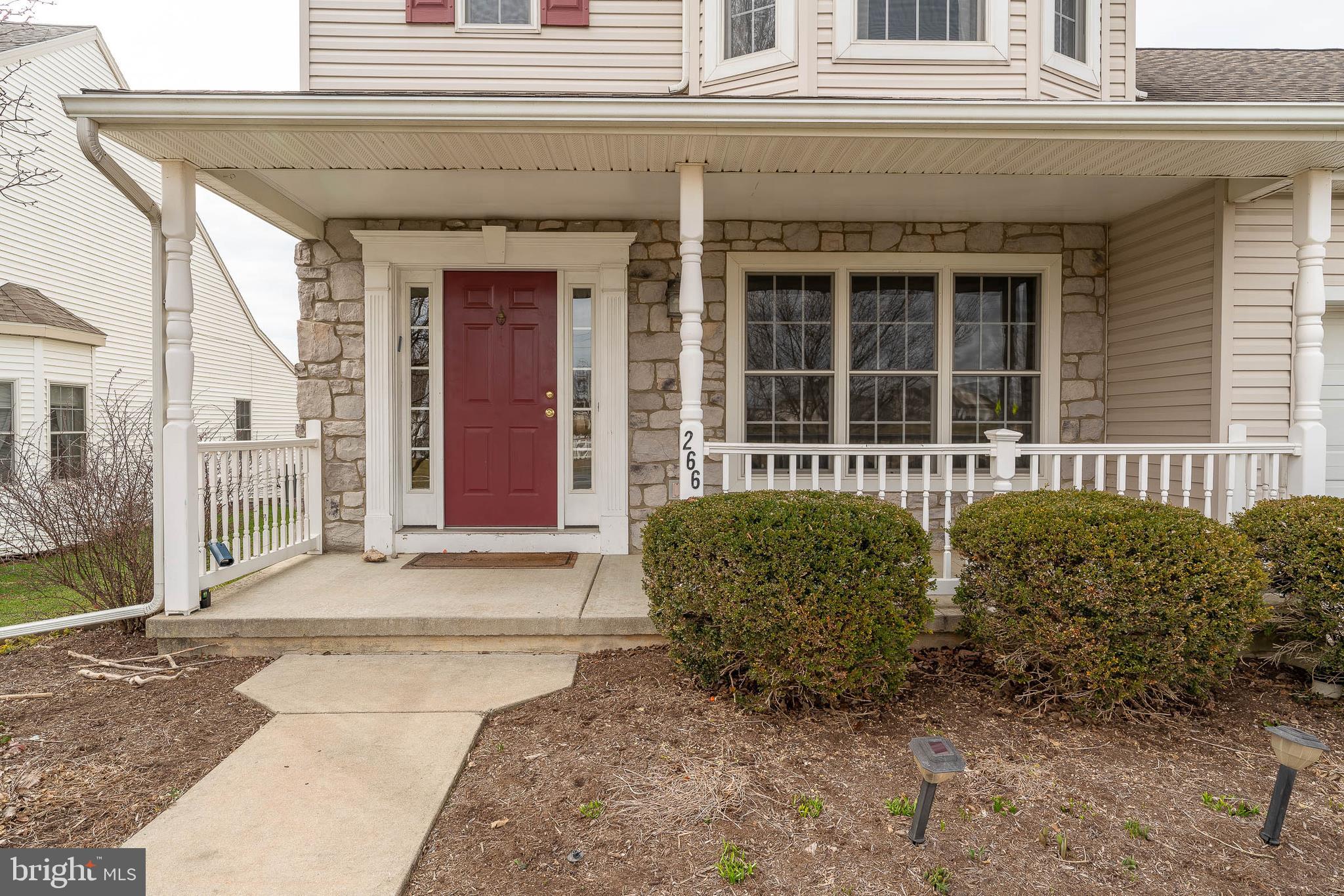 266 North Oak Street Lititz, PA 17543 - Photo 8 of 34 Front Porch