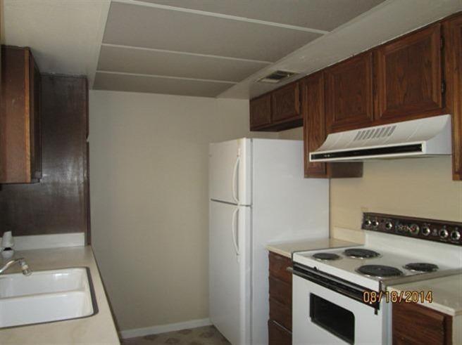 1050 Ramon Road, Unit 80 Palm Springs, CA 92264 - Photo 2 of 10 a kitchen with a stove and a refrigerator