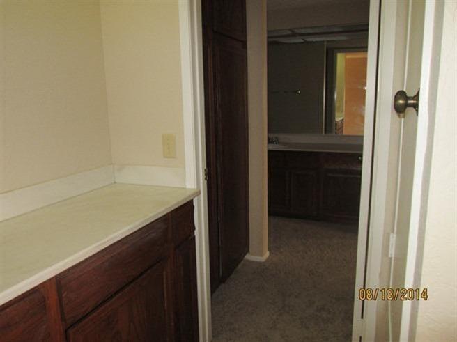 1050 Ramon Road, Unit 80 Palm Springs, CA 92264 - Photo 3 of 10 a bathroom with a bathtub
