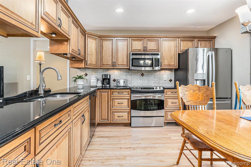 3714 Donley Avenue Rochester Hills, MI 48309 - Photo 6 of 24