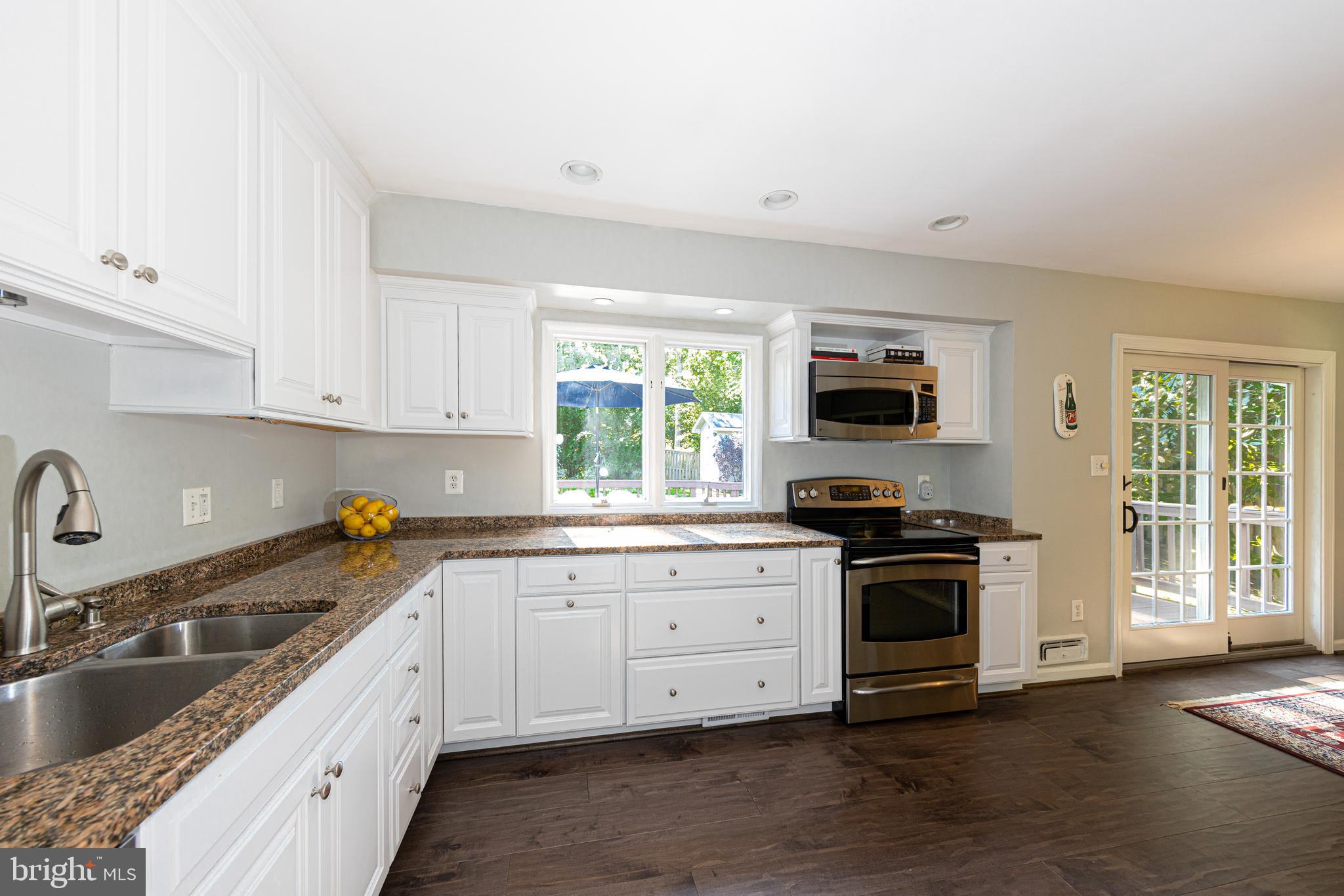 6224 Greeley Boulevard Springfield, VA 22152 - Photo 4 of 44 Updated bright kitchen makes cooking a pleasure!