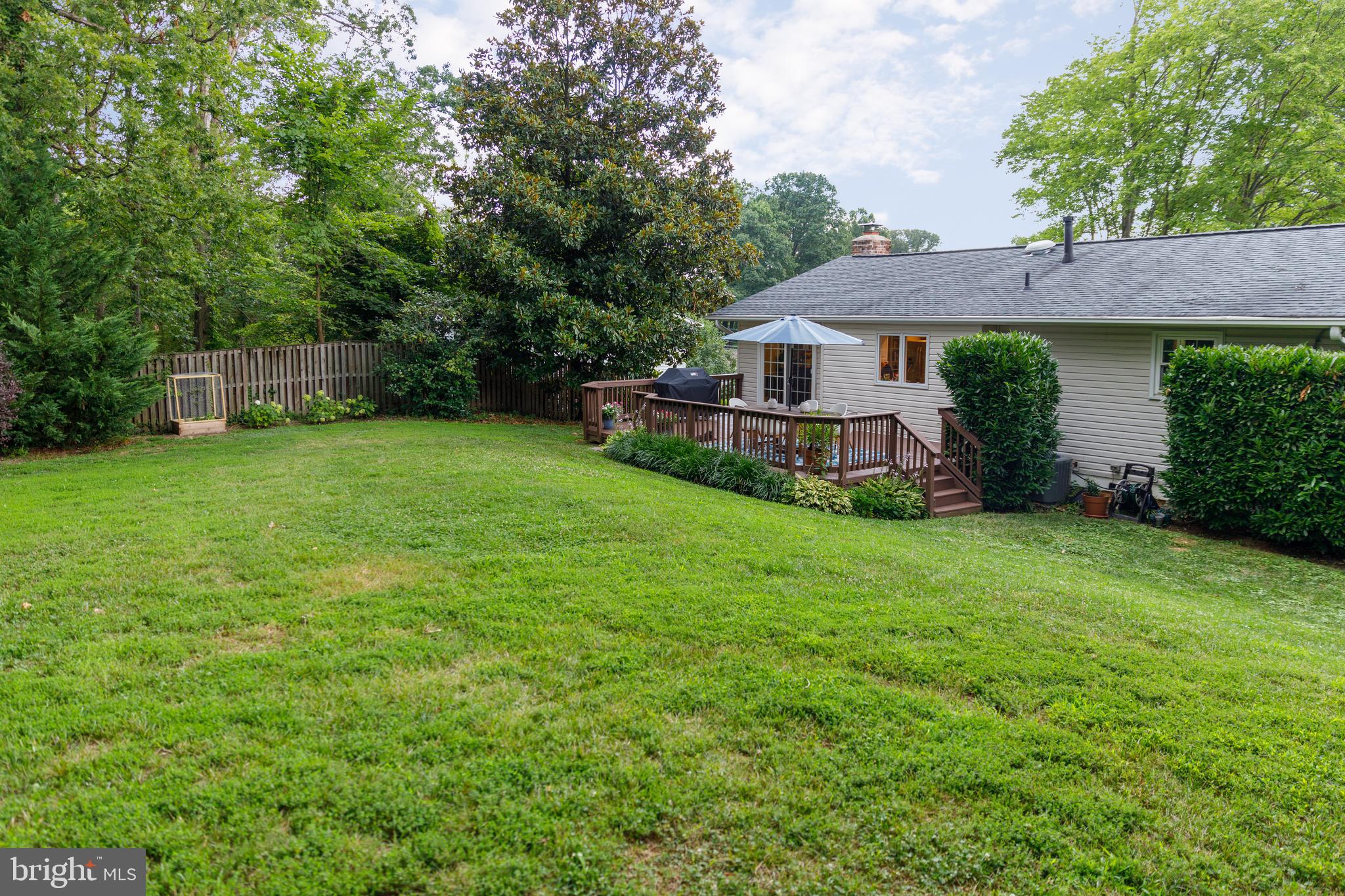 6224 Greeley Boulevard Springfield, VA 22152 - Photo 31 of 44 LARGE FENCED IN YARD!!