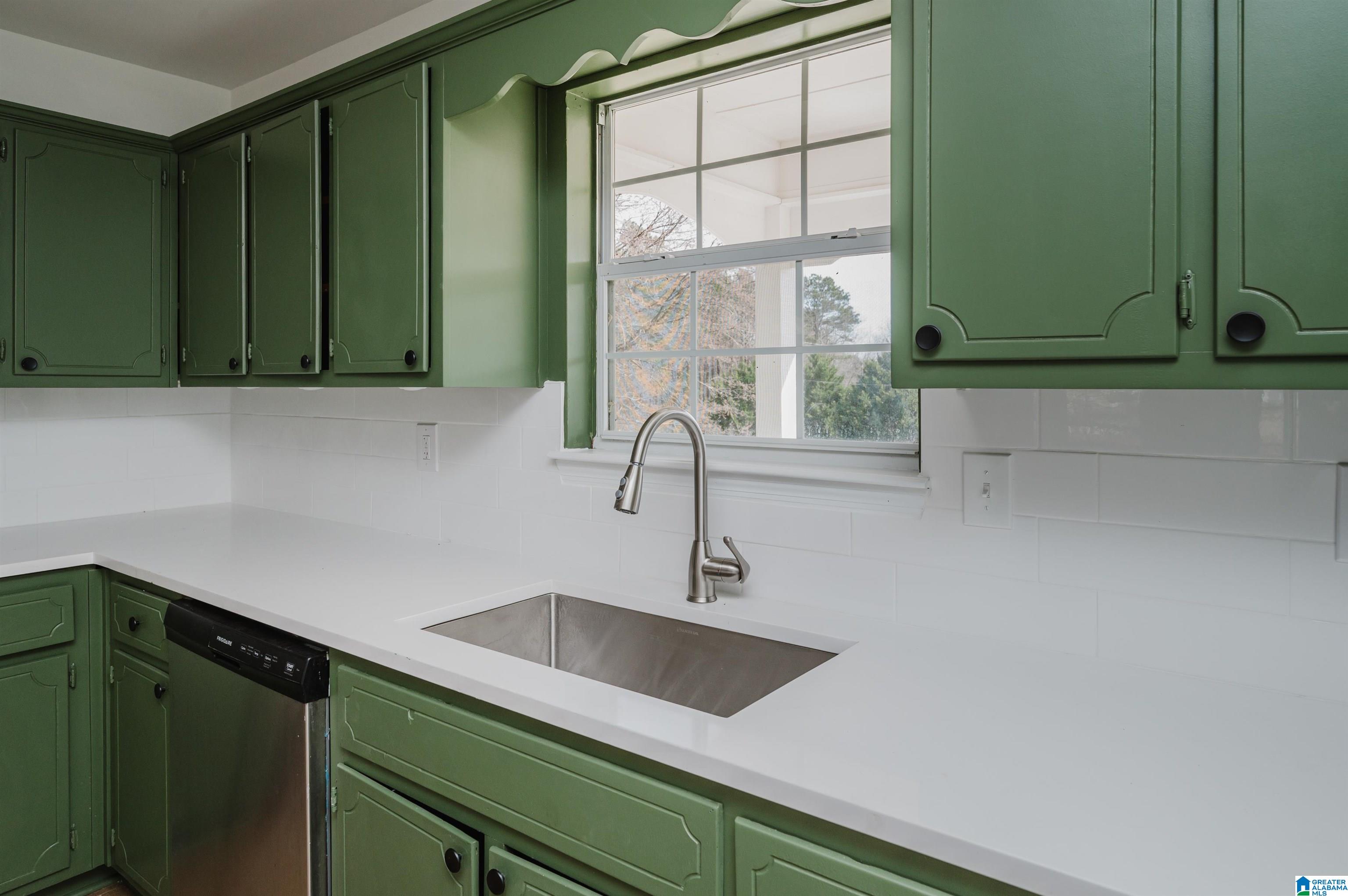 75 Beck Green Road Warrior, AL 35180 - Photo 10 of 33