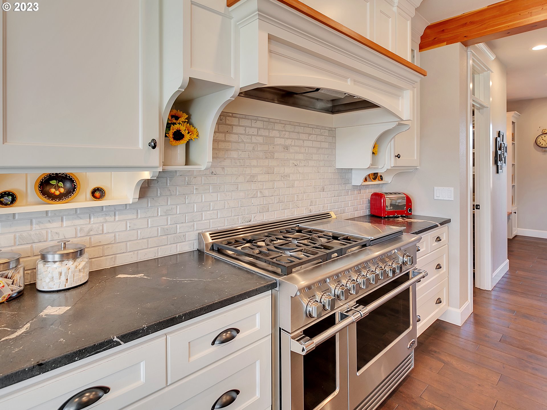 22560 Southwest Schmeltzer Road Sherwood, OR 97140 - Photo 5 of 32 Gallery Image 5