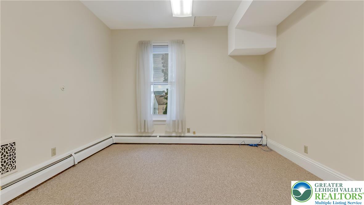205 West Broad Street Bethlehem, PA 18018 - Photo 15 of 40 an empty room with a window