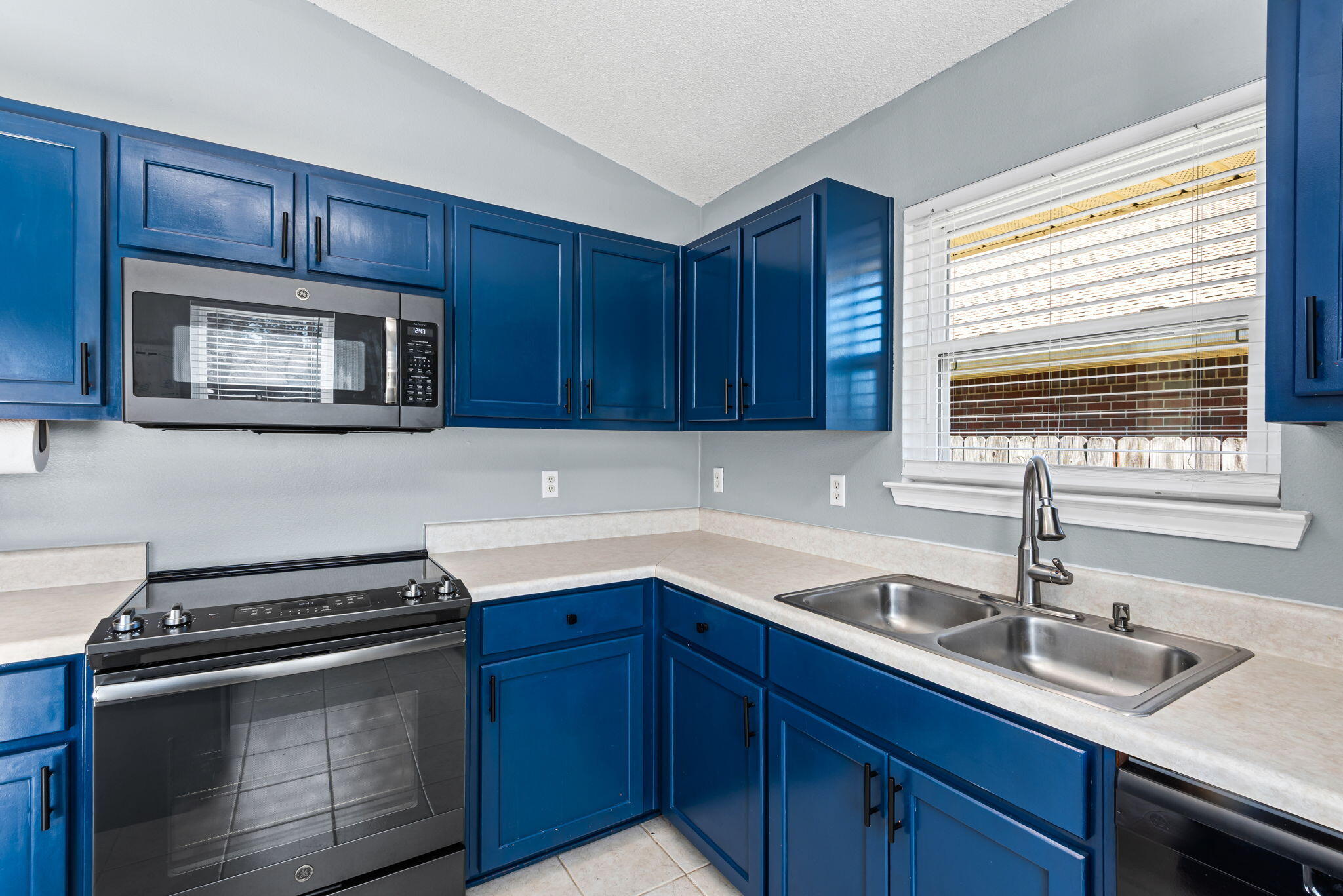 560 Rough Leaf Lane Mary Esther, FL 32569 - Photo 13 of 29 16-560RoughLeafLn_20131231_062