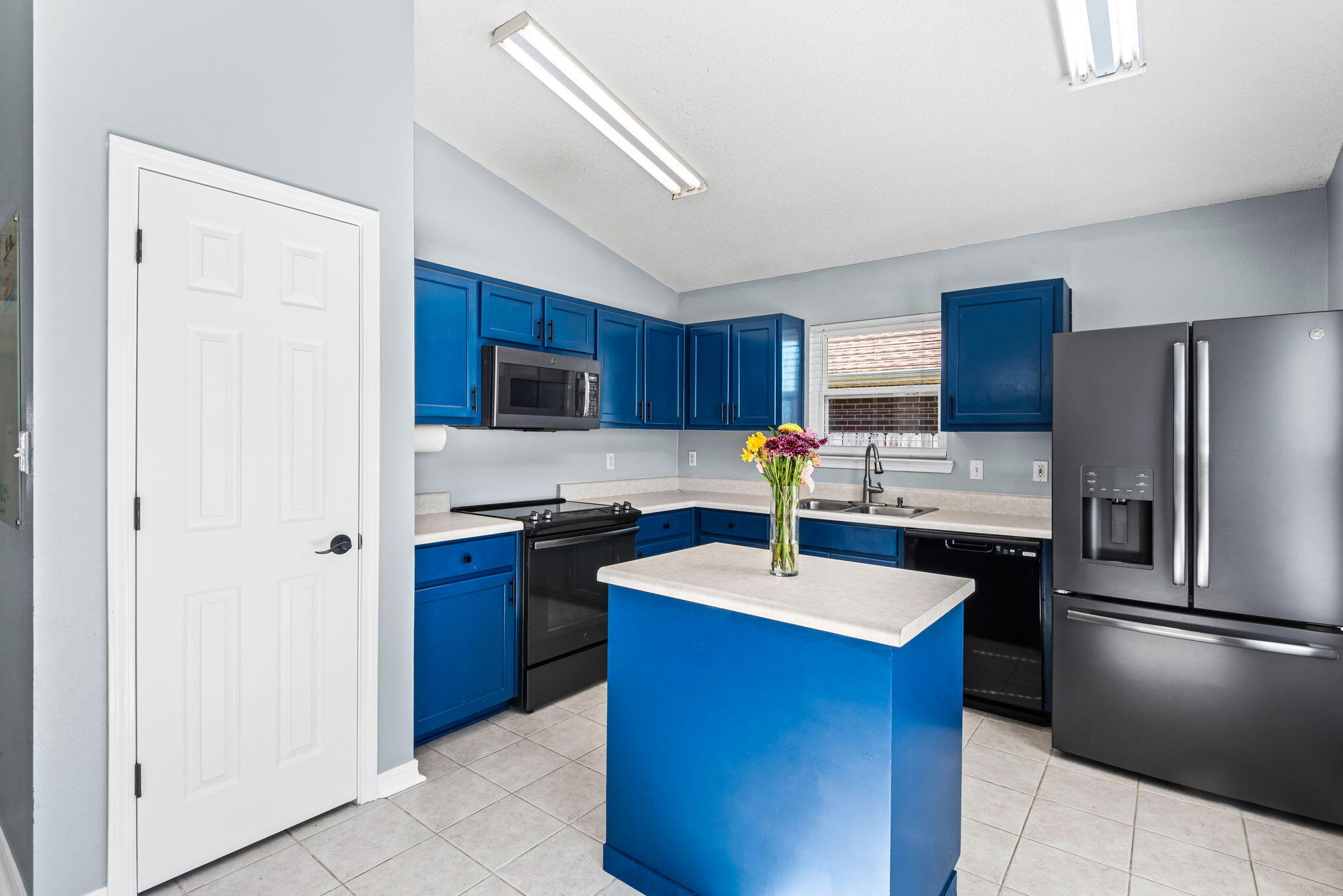 560 Rough Leaf Lane Mary Esther, FL 32569 - Photo 10 of 29 13-560RoughLeafLn_20131231_051