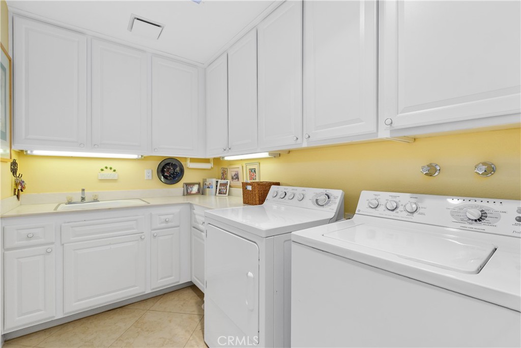 5 Princeton Drive Rancho Mirage, CA 92270 - Photo 16 of 27 a utility room with dryer and washer