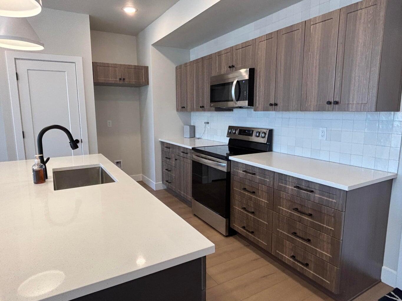 3898 East Fossil Way Washington, UT 84780 - Photo 7 of 31 Kitchen -