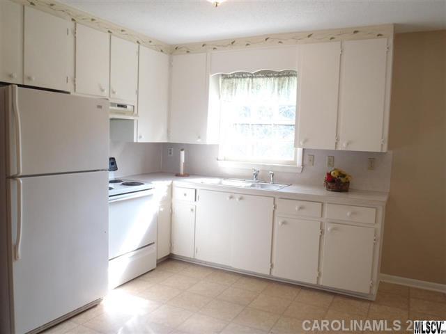 1700 Ponderosa Road Hickory, NC 28602 - Photo 4 of 16 Gallery Image 4