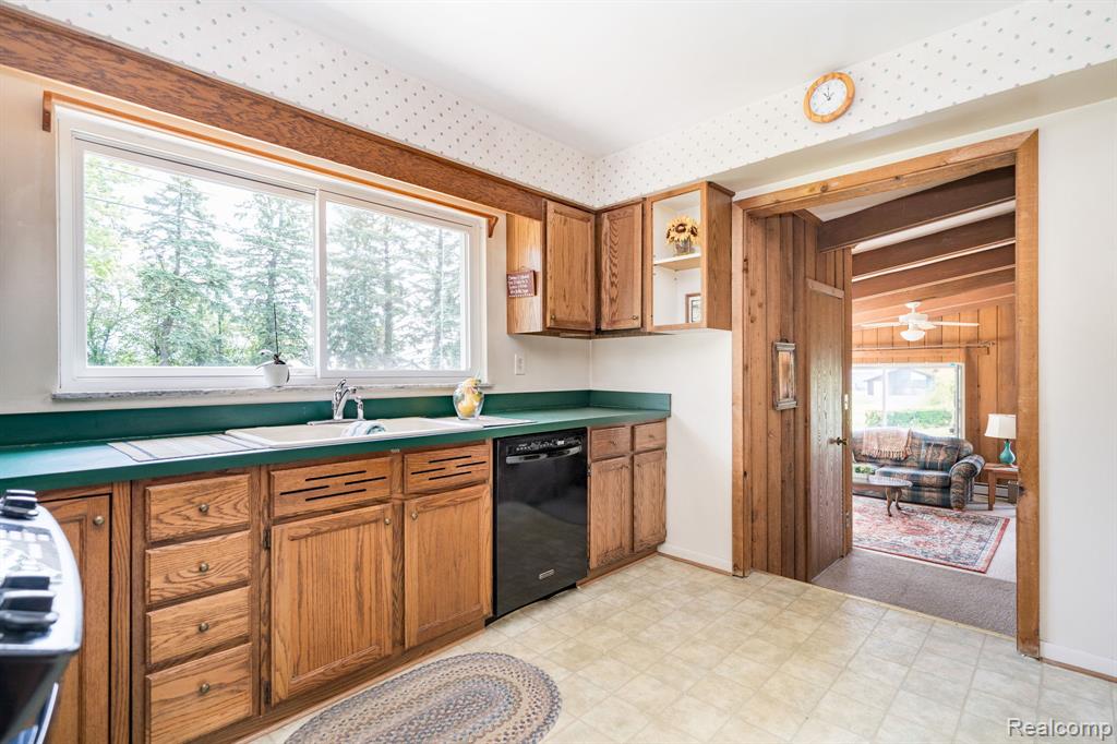 5871 Brewster Road Rochester, MI 48306 - Photo 26 of 50