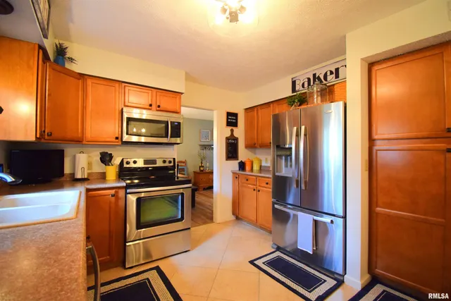 $315,000 | 417 Jay Drive, Mount Vernon, IL 62864