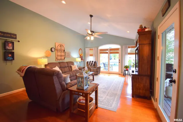 $315,000 | 417 Jay Drive, Mount Vernon, IL 62864