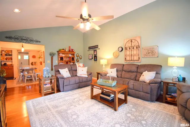 $315,000 | 417 Jay Drive, Mount Vernon, IL 62864