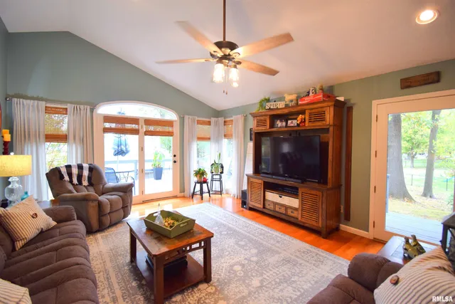 $315,000 | 417 Jay Drive, Mount Vernon, IL 62864