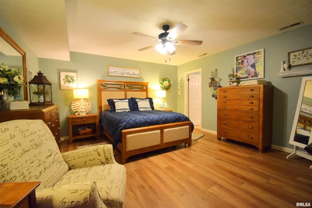 $315,000 | 417 Jay Drive, Mount Vernon, IL 62864