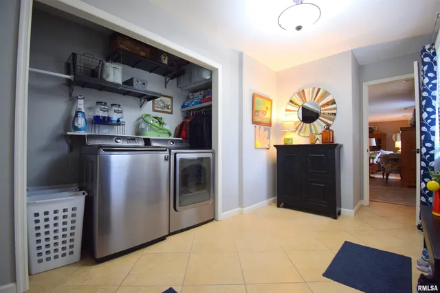 $315,000 | 417 Jay Drive, Mount Vernon, IL 62864