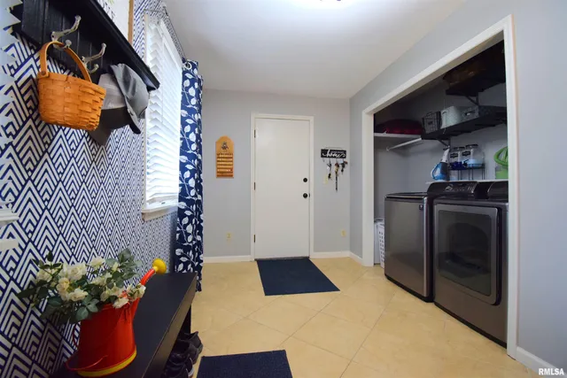 $315,000 | 417 Jay Drive, Mount Vernon, IL 62864