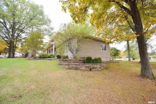 $315,000 | 417 Jay Drive, Mount Vernon, IL 62864