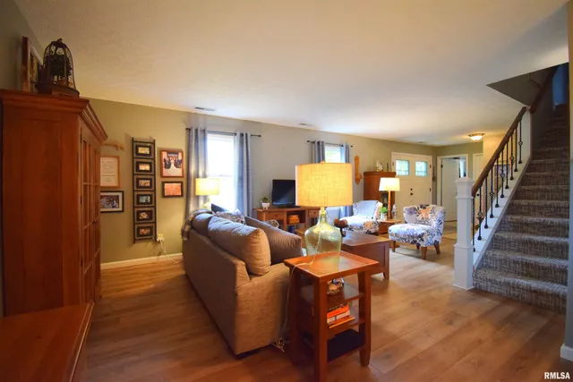 $315,000 | 417 Jay Drive, Mount Vernon, IL 62864