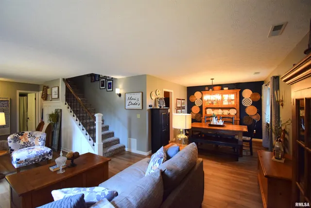 $315,000 | 417 Jay Drive, Mount Vernon, IL 62864