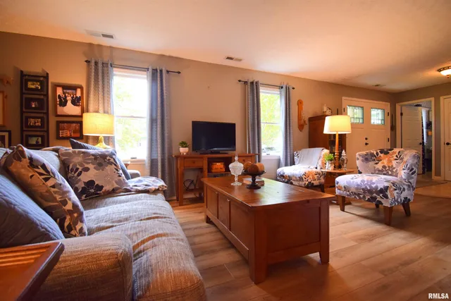 $315,000 | 417 Jay Drive, Mount Vernon, IL 62864