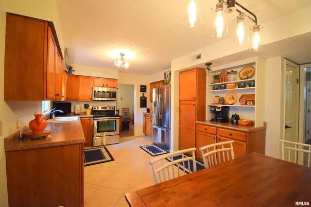 $315,000 | 417 Jay Drive, Mount Vernon, IL 62864