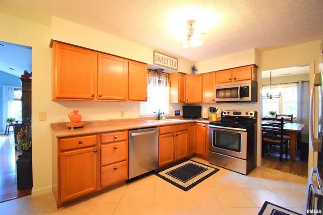 $315,000 | 417 Jay Drive, Mount Vernon, IL 62864